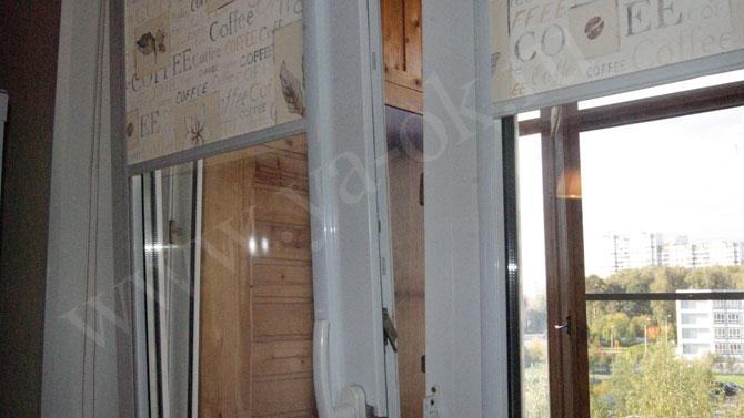 Рулонные шторы установленные компанией Единый Оконный Центр на окна Rehau